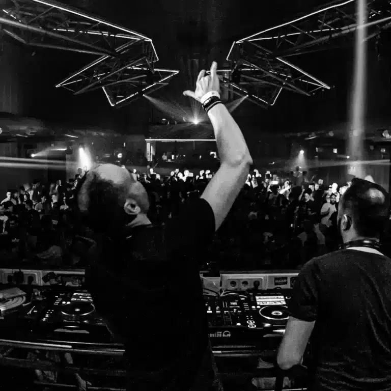 makineros-xxl-2023-fabrik-booking-madrid